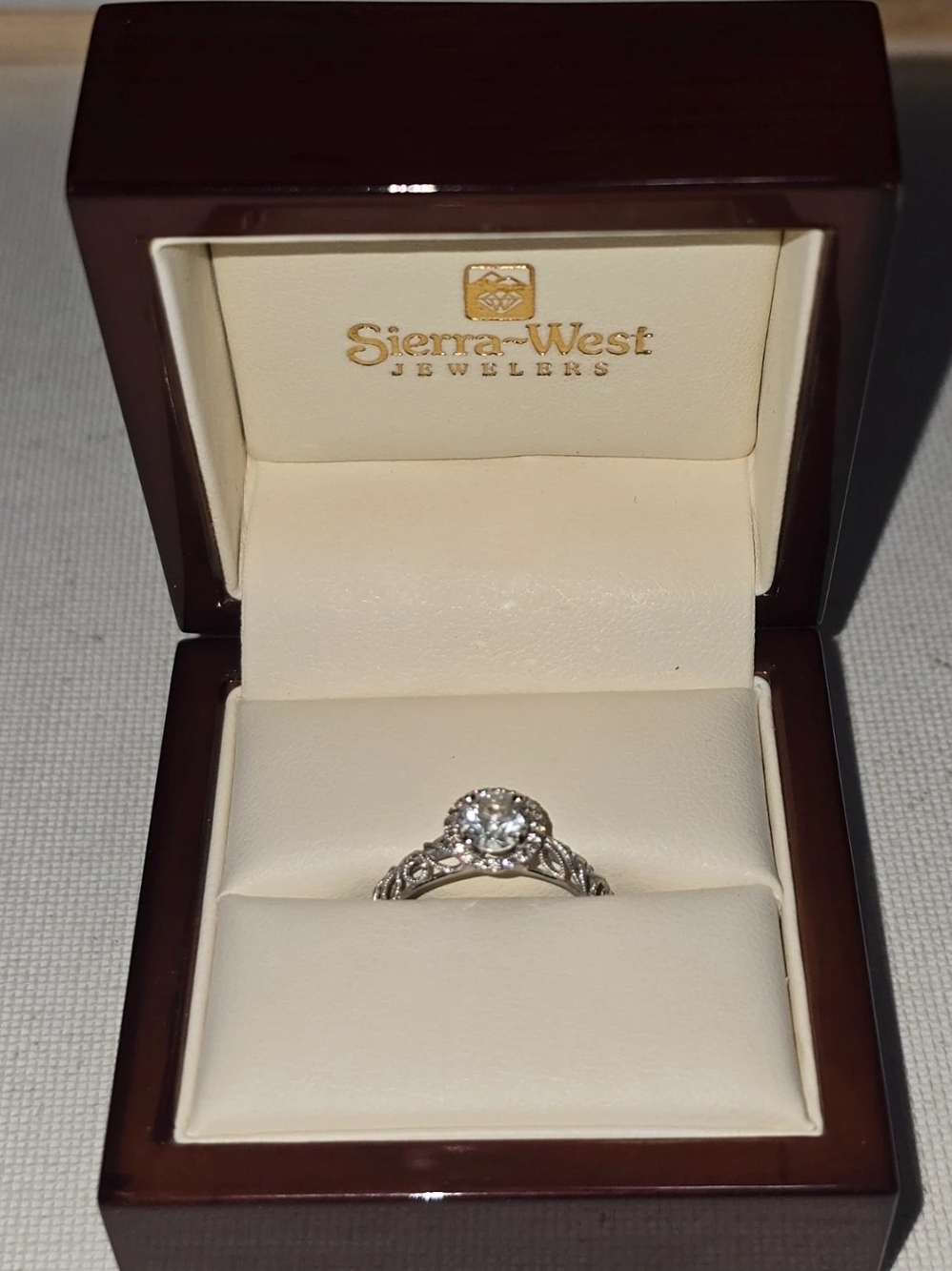 Zeghani 14k White Gold Diamond Halo Engagement Ring Size 6.5